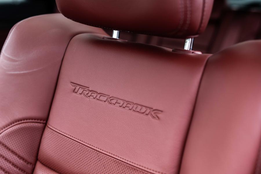 Детали интерьера Jeep Grand Cherokee Trackhawk (WK2) 2018 года  (JP) (фото 14 из 22)